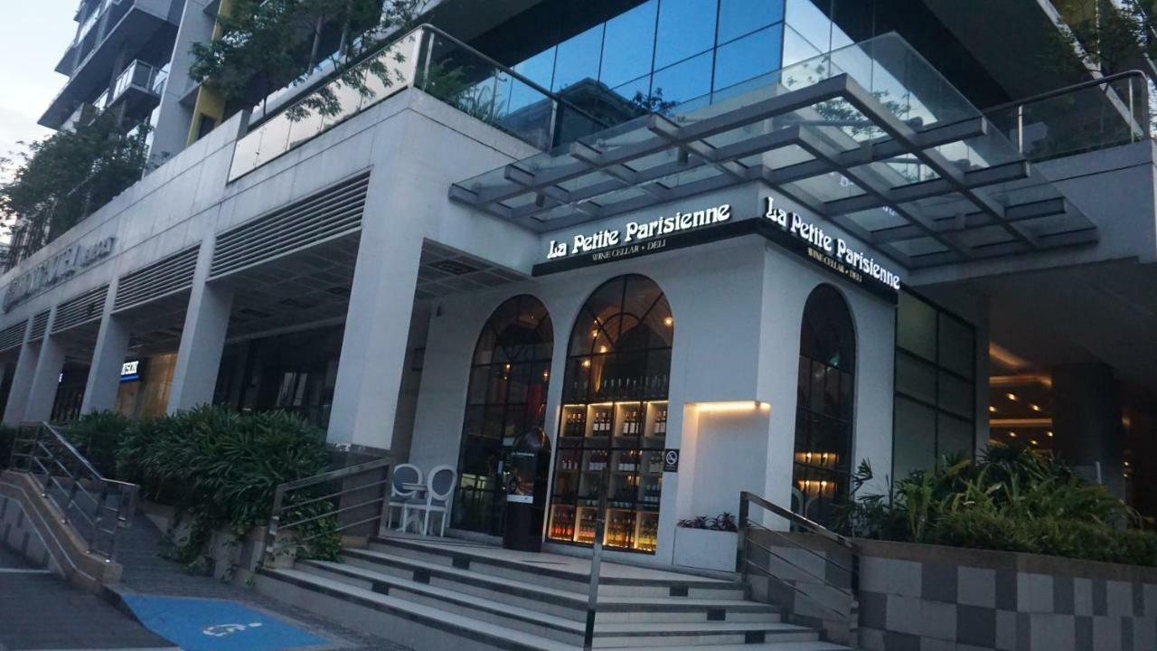 Palm Tree Condos Across Naia3 By Beth Manila Exterior foto
