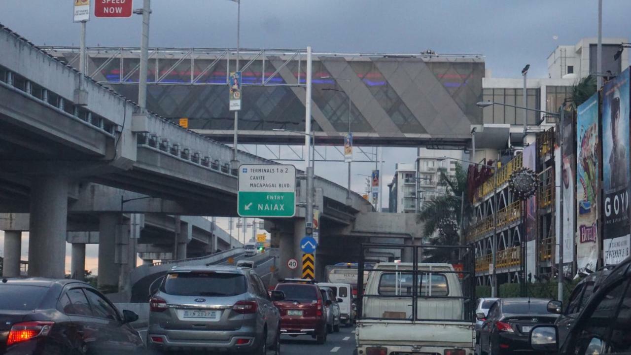 Palm Tree Condos Across Naia3 By Beth Manila Exterior foto