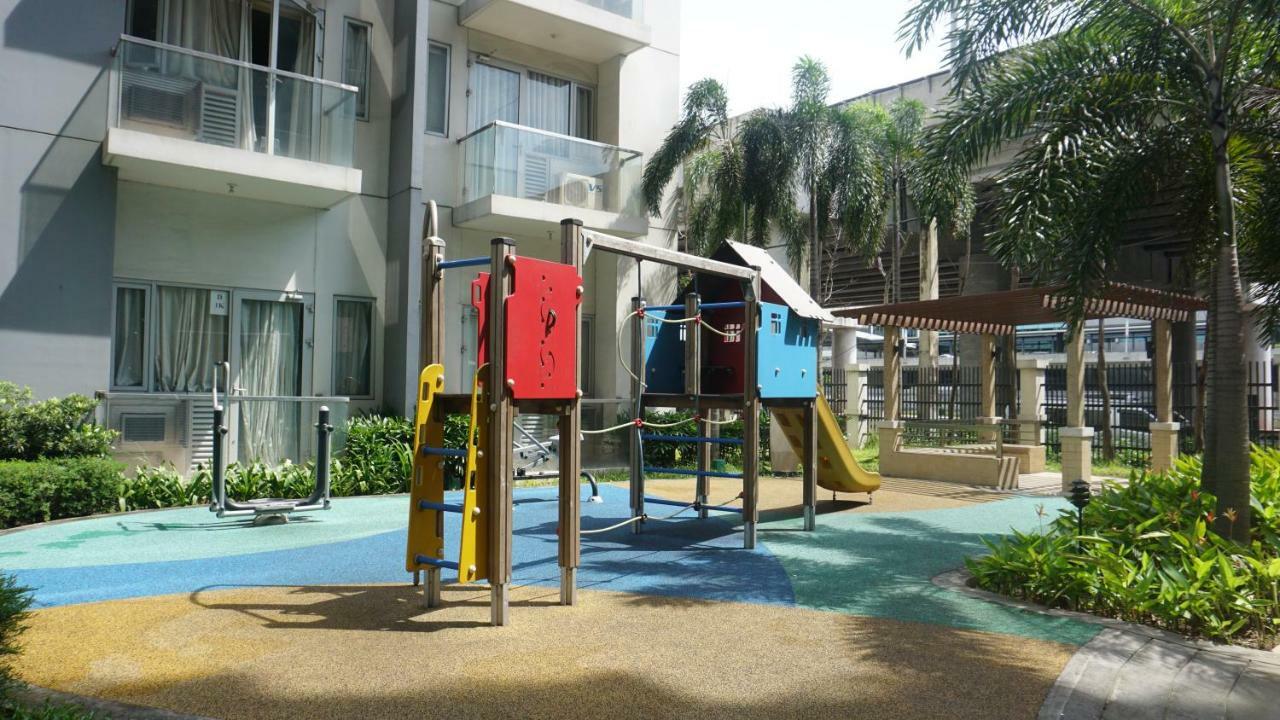 Palm Tree Condos Across Naia3 By Beth Manila Exterior foto